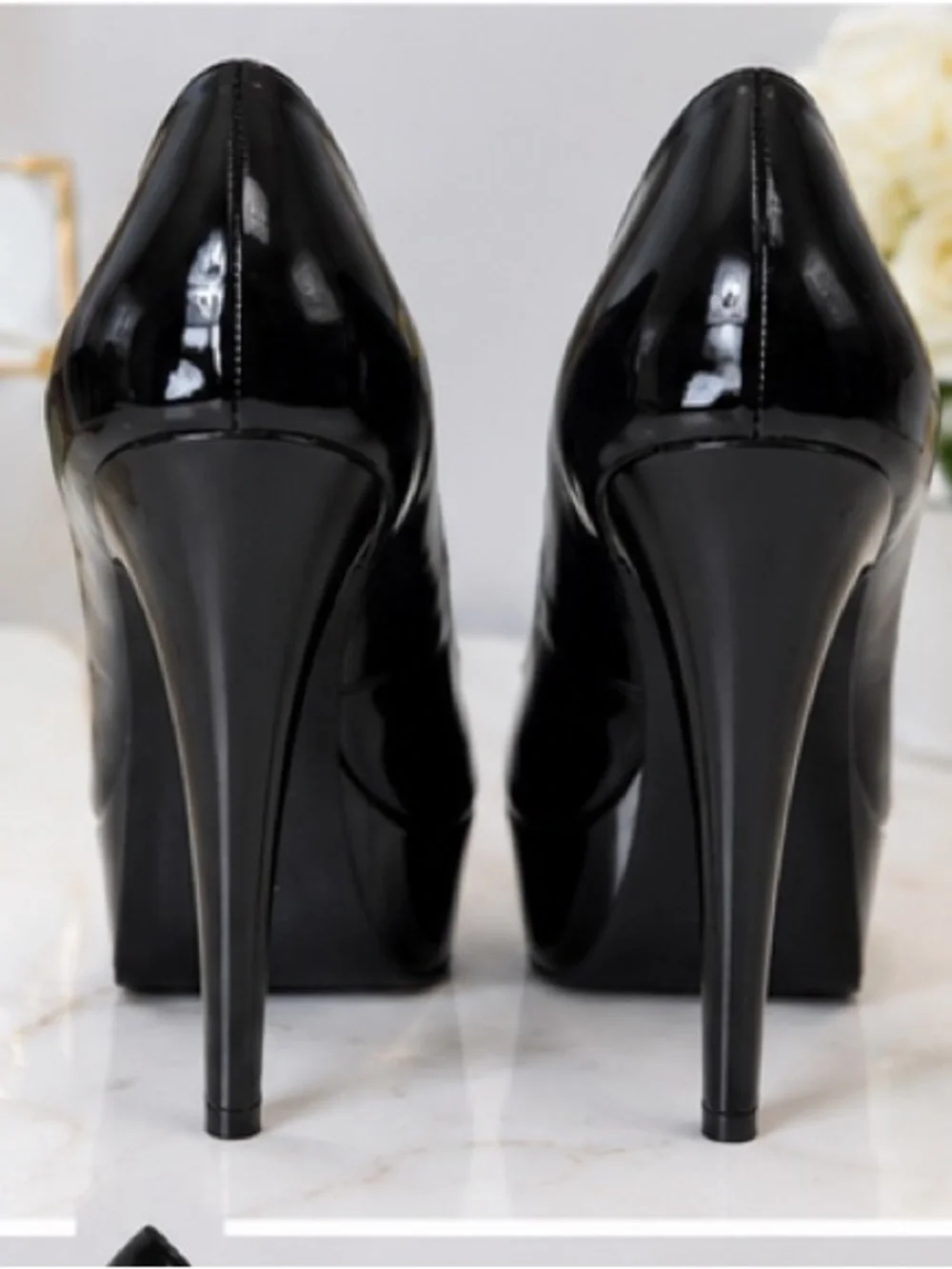 Zigi Soho Black Patent Peep Toe Platform Pumps in excellent condition - Size 10